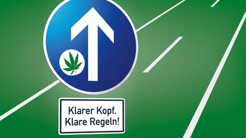 Straßenschild mit der Ergänzung: Klarer Kopf. Klare Regeln!